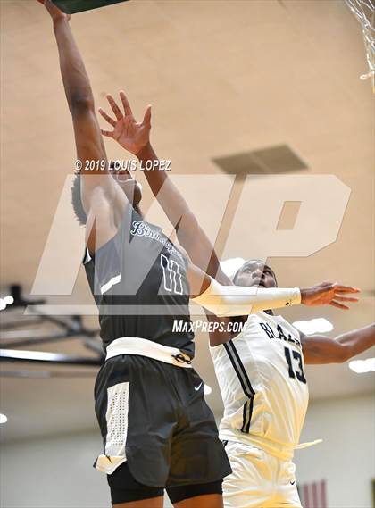 Thumbnail 1 in Sierra Canyon vs. Birmingham (The Classic at Damien) photogallery.