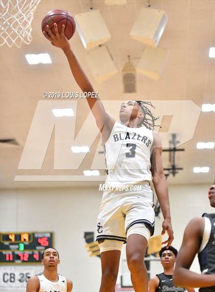 Thumbnail 2 in Sierra Canyon vs. Birmingham (The Classic at Damien) photogallery.