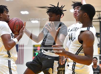 Thumbnail 3 in Sierra Canyon vs. Birmingham (The Classic at Damien) photogallery.