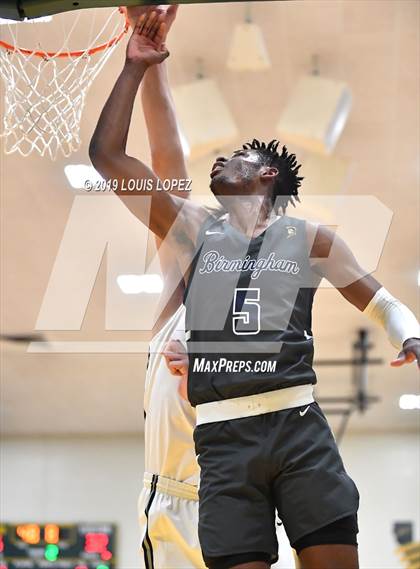 Thumbnail 2 in Sierra Canyon vs. Birmingham (The Classic at Damien) photogallery.