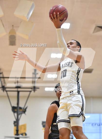 Thumbnail 2 in Sierra Canyon vs. Birmingham (The Classic at Damien) photogallery.