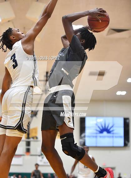 Thumbnail 3 in Sierra Canyon vs. Birmingham (The Classic at Damien) photogallery.