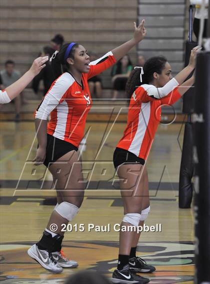 Thumbnail 3 in Corona del Sol vs Hamilton (Gilbert Invitational) photogallery.