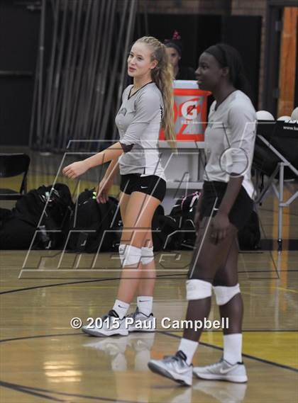 Thumbnail 2 in Corona del Sol vs Hamilton (Gilbert Invitational) photogallery.