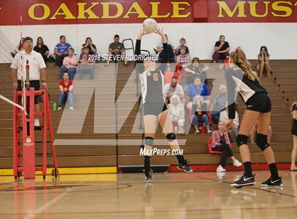 Thumbnail 1 in Oakdale vs. Sierra photogallery.