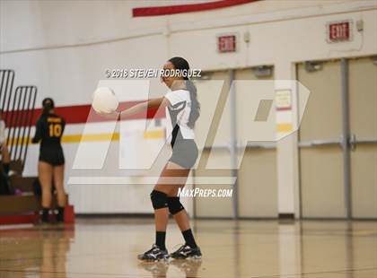Thumbnail 3 in Oakdale vs. Sierra photogallery.