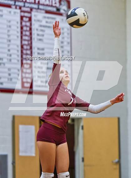 Thumbnail 3 in Bonita Springs @ Braden River (FHSAA 5A Region 3 Quarterfinal) photogallery.