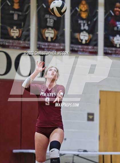 Thumbnail 3 in Bonita Springs @ Braden River (FHSAA 5A Region 3 Quarterfinal) photogallery.