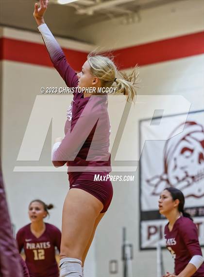 Thumbnail 3 in Bonita Springs @ Braden River (FHSAA 5A Region 3 Quarterfinal) photogallery.