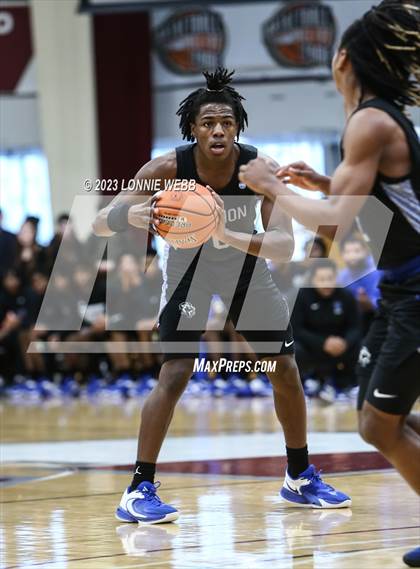 Thumbnail 2 in Neumann-Goretti vs. Vashon (Spalding Hoophall Classic) photogallery.