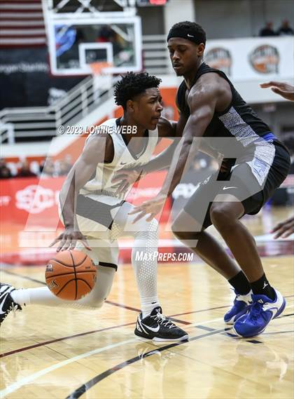 Thumbnail 2 in Neumann-Goretti vs. Vashon (Spalding Hoophall Classic) photogallery.