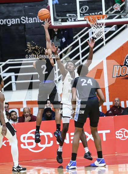 Thumbnail 2 in Neumann-Goretti vs. Vashon (Spalding Hoophall Classic) photogallery.