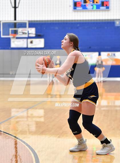Thumbnail 2 in Sanger vs. Stephenville (UIL 4A Region 1 Area) photogallery.