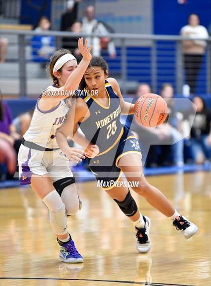 Thumbnail 1 in Sanger vs. Stephenville (UIL 4A Region 1 Area) photogallery.