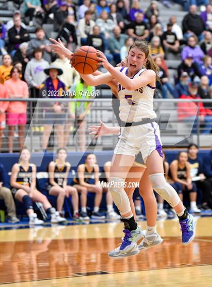 Thumbnail 1 in Sanger vs. Stephenville (UIL 4A Region 1 Area) photogallery.