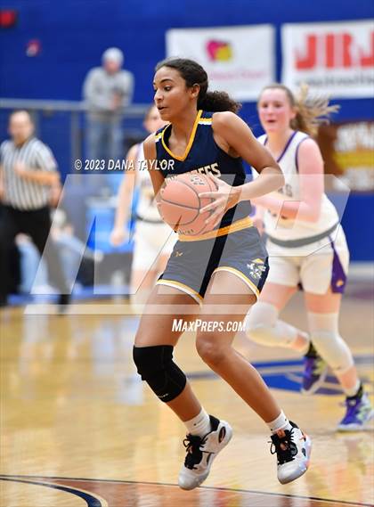 Thumbnail 2 in Sanger vs. Stephenville (UIL 4A Region 1 Area) photogallery.