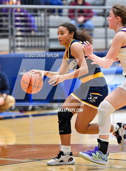 Thumbnail 1 in Sanger vs. Stephenville (UIL 4A Region 1 Area) photogallery.