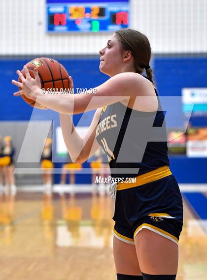Thumbnail 2 in Sanger vs. Stephenville (UIL 4A Region 1 Area) photogallery.