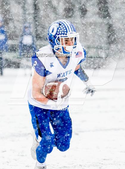 Thumbnail 2 in Darien vs. Greenwich (CIAC Class LL Final) photogallery.