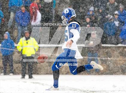 Thumbnail 2 in Darien vs. Greenwich (CIAC Class LL Final) photogallery.