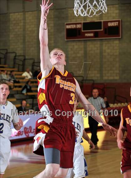 Thumbnail 1 in Santa Margarita vs. Torrey Pines (Nike Extravaganza) photogallery.