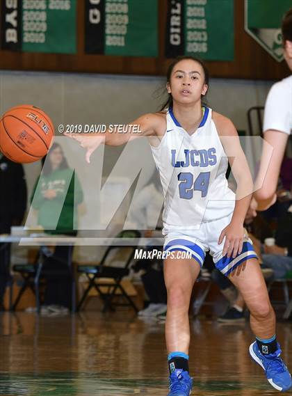 Thumbnail 3 in Cardinal Newman vs. La Jolla Country Day (St. Mary's Stockton MLK Showcase) photogallery.