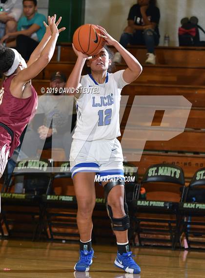 Thumbnail 3 in Cardinal Newman vs. La Jolla Country Day (St. Mary's Stockton MLK Showcase) photogallery.