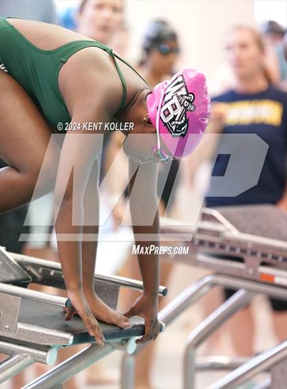 Thumbnail 2 in West Bloomfield vs. Cranbrook Kingswood (Black Hawk Invite) photogallery.