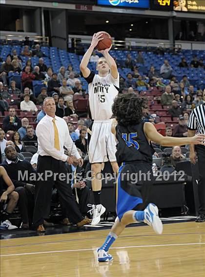 Thumbnail 1 in Newark Memorial vs. Archbishop Mitty (CIF D2 NorCal Regional Final) photogallery.