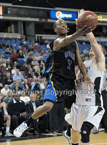 Thumbnail 2 in Newark Memorial vs. Archbishop Mitty (CIF D2 NorCal Regional Final) photogallery.