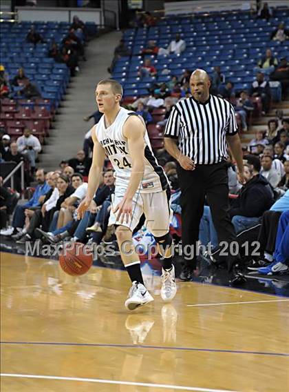 Thumbnail 3 in Newark Memorial vs. Archbishop Mitty (CIF D2 NorCal Regional Final) photogallery.