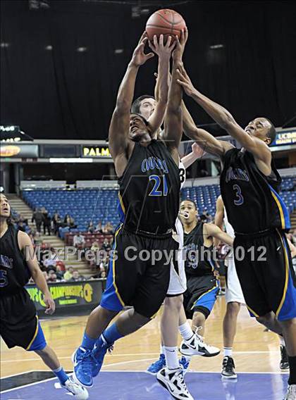 Thumbnail 2 in Newark Memorial vs. Archbishop Mitty (CIF D2 NorCal Regional Final) photogallery.