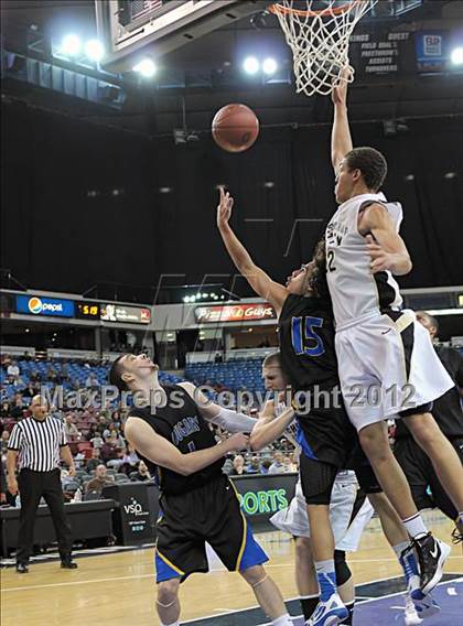 Thumbnail 3 in Newark Memorial vs. Archbishop Mitty (CIF D2 NorCal Regional Final) photogallery.