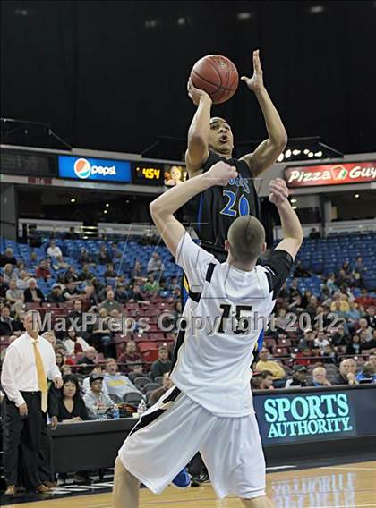 Thumbnail 3 in Newark Memorial vs. Archbishop Mitty (CIF D2 NorCal Regional Final) photogallery.