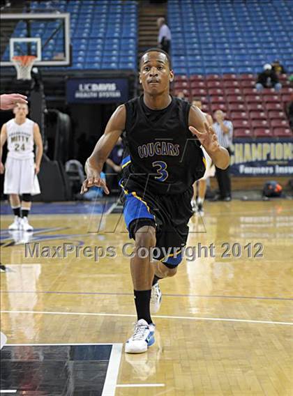 Thumbnail 3 in Newark Memorial vs. Archbishop Mitty (CIF D2 NorCal Regional Final) photogallery.