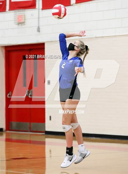Thumbnail 2 in Maiden @ Newton-Conover photogallery.