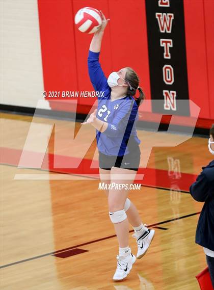 Thumbnail 2 in Maiden @ Newton-Conover photogallery.