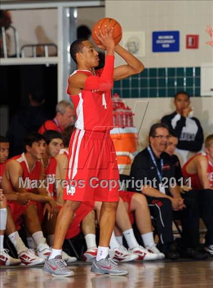 Thumbnail 3 in Mater Dei vs. Foothill (MaxPreps Holiday Classic) photogallery.