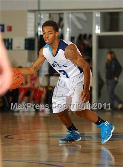 Thumbnail 1 in Mater Dei vs. Foothill (MaxPreps Holiday Classic) photogallery.