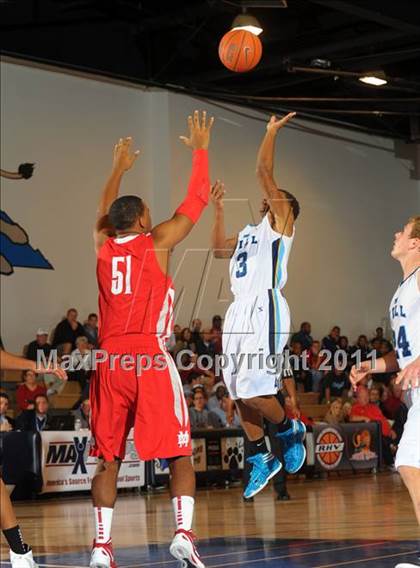 Thumbnail 1 in Mater Dei vs. Foothill (MaxPreps Holiday Classic) photogallery.