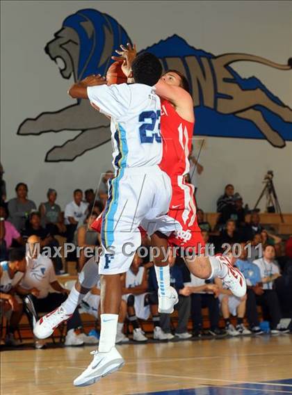 Thumbnail 2 in Mater Dei vs. Foothill (MaxPreps Holiday Classic) photogallery.
