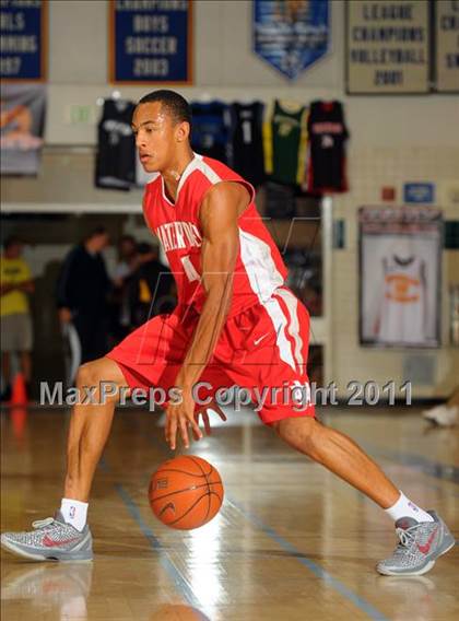 Thumbnail 3 in Mater Dei vs. Foothill (MaxPreps Holiday Classic) photogallery.
