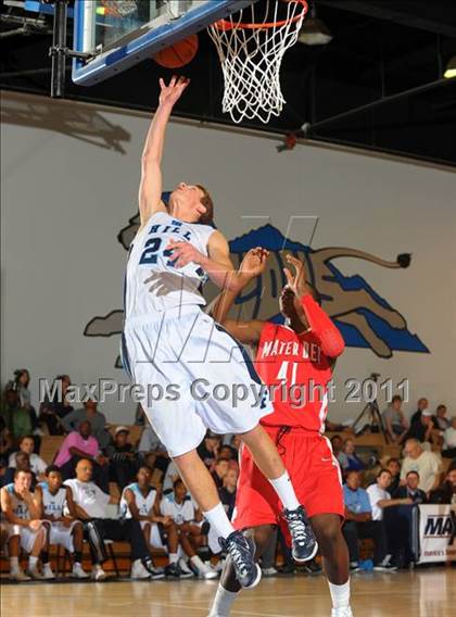 Thumbnail 1 in Mater Dei vs. Foothill (MaxPreps Holiday Classic) photogallery.