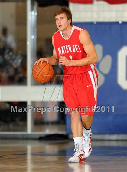 Thumbnail 1 in Mater Dei vs. Foothill (MaxPreps Holiday Classic) photogallery.