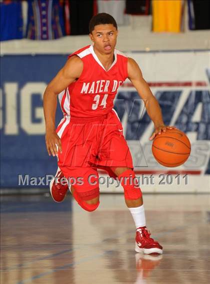 Thumbnail 2 in Mater Dei vs. Foothill (MaxPreps Holiday Classic) photogallery.