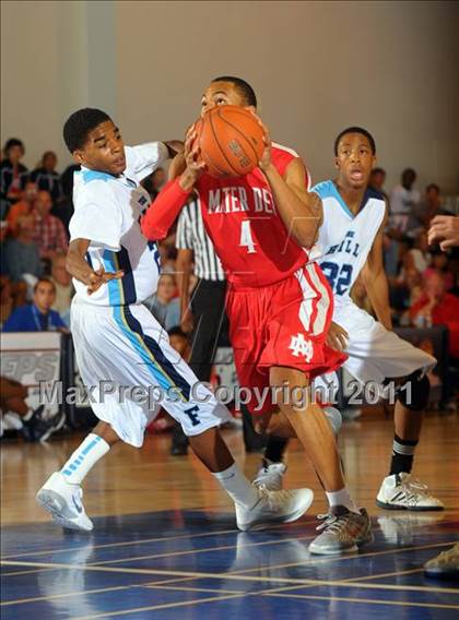 Thumbnail 1 in Mater Dei vs. Foothill (MaxPreps Holiday Classic) photogallery.