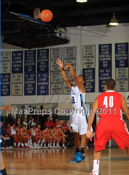 Thumbnail 2 in Mater Dei vs. Foothill (MaxPreps Holiday Classic) photogallery.