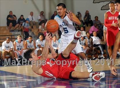 Thumbnail 1 in Mater Dei vs. Foothill (MaxPreps Holiday Classic) photogallery.