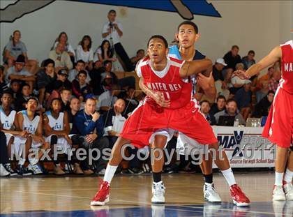 Thumbnail 3 in Mater Dei vs. Foothill (MaxPreps Holiday Classic) photogallery.
