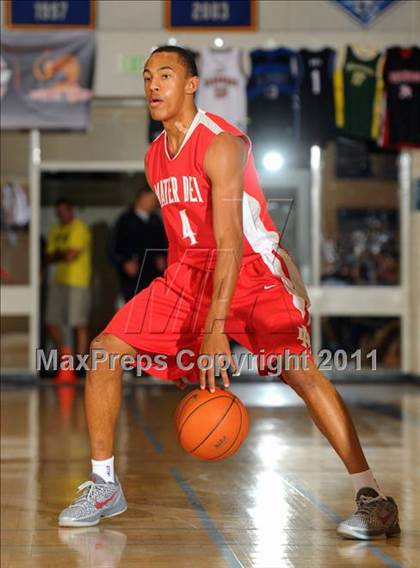Thumbnail 2 in Mater Dei vs. Foothill (MaxPreps Holiday Classic) photogallery.